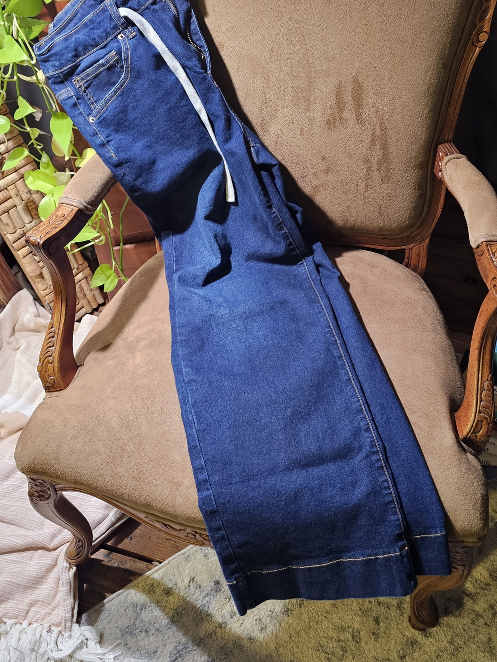High-Waisted Wide-Leg Jeans - Dark Blue - Picture 10 of 11